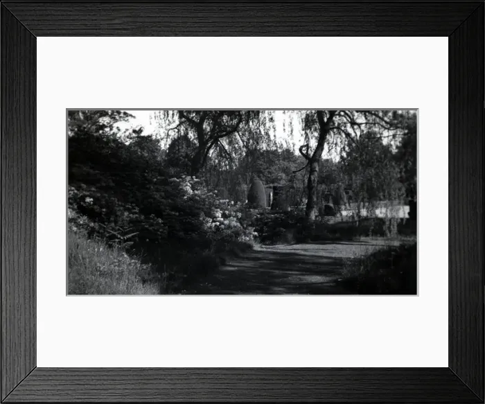 Framed Print : The Gardens, Hever Castle, Kent Framed Print : The Gardens, Hever Castle, Kent