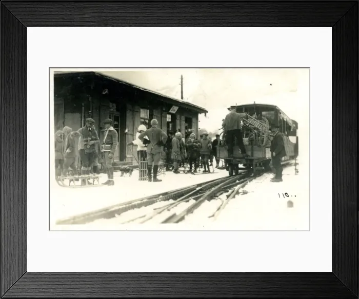 Framed Print : Funicular Railway at Interlaken, Interlaken-Oberhasli Framed Print : Funicular Railway at Interlaken, Interlaken-Oberhasli