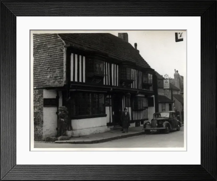 Framed Print : The Star Inn with Morris 12 Vintage Car, Alfriston, Sussex Framed Print : The Star Inn with Morris 12 Vintage Car, Alfriston, Sussex