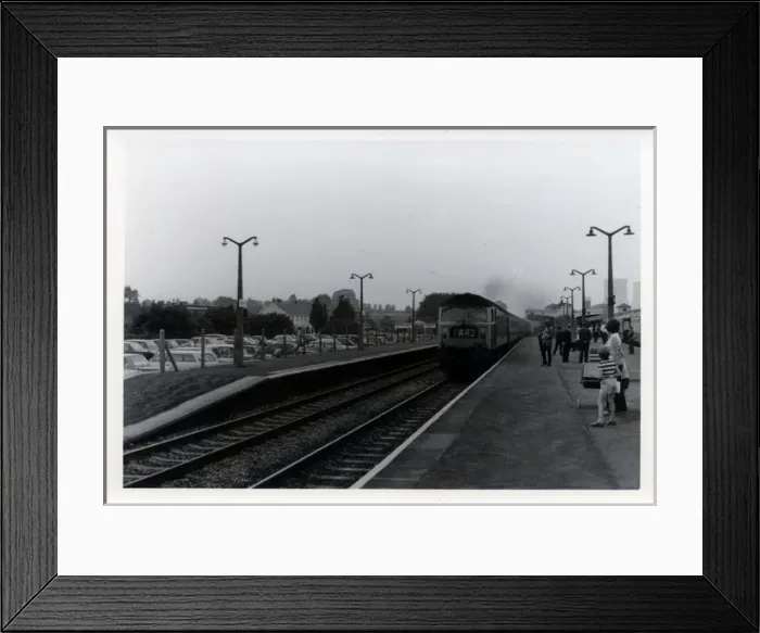 Framed Print : Railway Station, Didcot, Oxfordshire Framed Print : Railway Station, Didcot, Oxfordshire