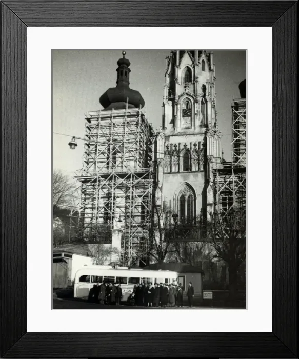 Framed Print : Friends Ambulance Unit (FAU) Vintage Leyland Bus, Mariazell Framed Print : Friends Ambulance Unit (FAU) Vintage Leyland Bus, Mariazell