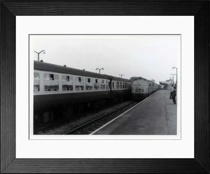 Framed Print : Railway Station, Didcot, Oxfordshire Framed Print : Railway Station, Didcot, Oxfordshire