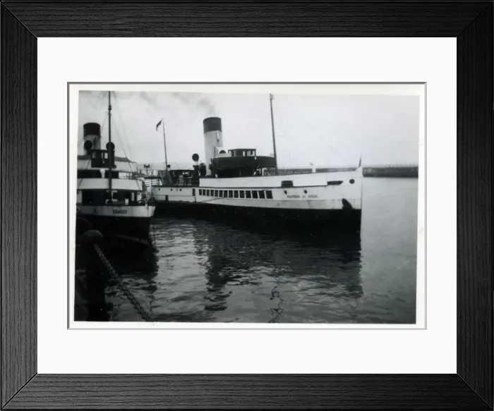 Framed Print : Paddle Steamers Embassy & Emperor of India Framed Print : Paddle Steamers Embassy & Emperor of India
