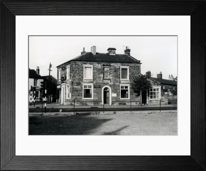 Framed Print : Grand Junction Inn, High Holborn, Worcestershire Framed Print : Grand Junction Inn, High Holborn, Worcestershire