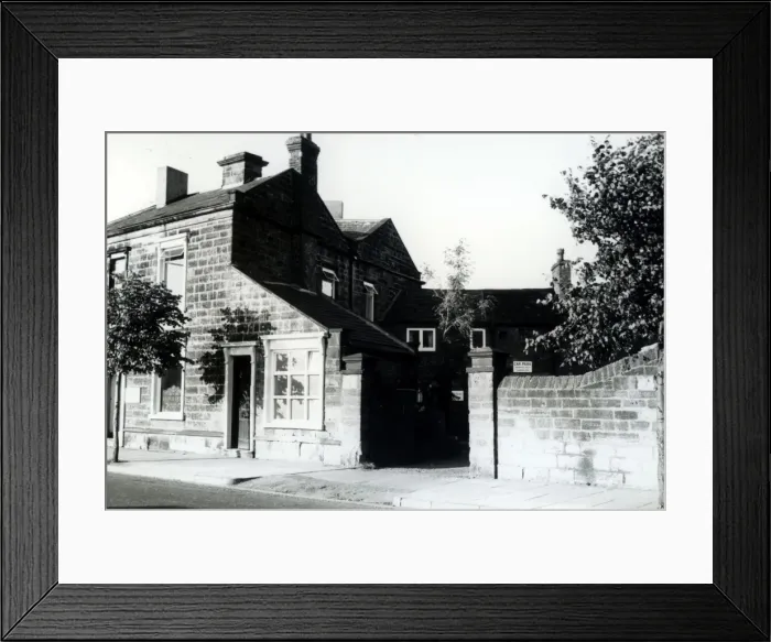 Framed Print : Grand Junction Inn, High Holborn, Worcestershire Framed Print : Grand Junction Inn, High Holborn, Worcestershire