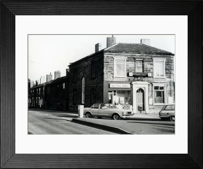 Framed Print : Grand Junction Inn & Tipton Road, Dudley, Worcestershire Framed Print : Grand Junction Inn & Tipton Road, Dudley, Worcestershire