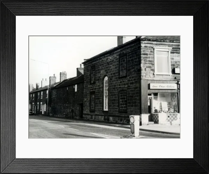 Framed Print : Grand Junction Inn & Tipton Road, Dudley, Worcestershire Framed Print : Grand Junction Inn & Tipton Road, Dudley, Worcestershire