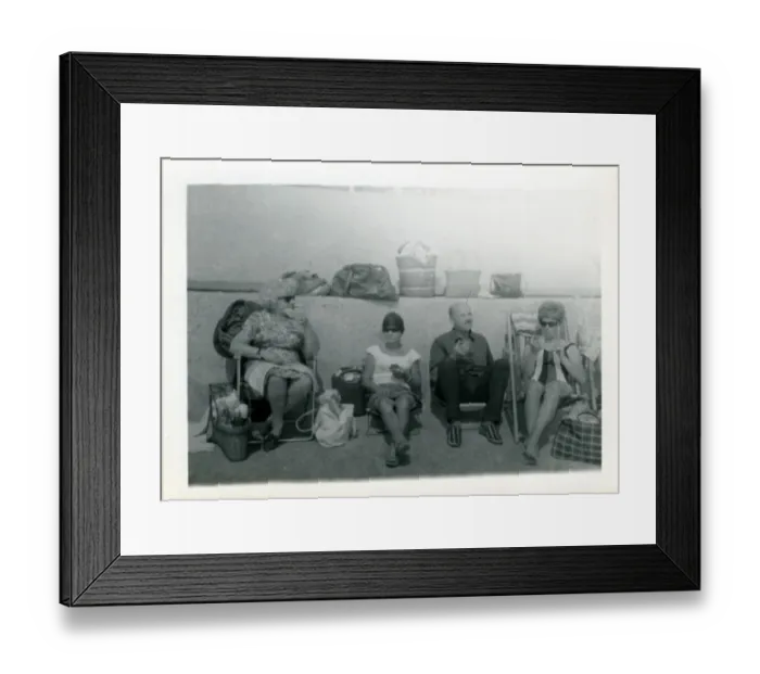 Framed Print : Holidaymakers at the Seaside, Thought to be at Cowes, Isle o Framed Print : Holidaymakers at the Seaside, Thought to be at Cowes, Isle o