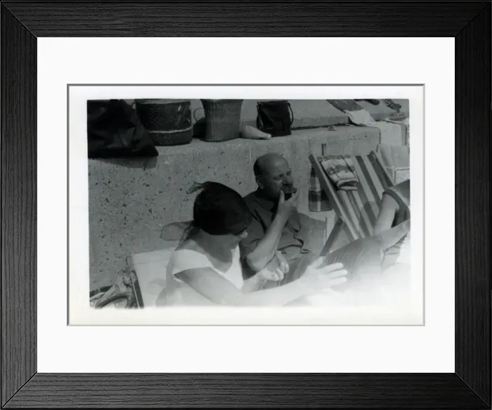 Framed Print : Holidaymakers at the Seaside, Thought to be at Cowes, Isle o Framed Print : Holidaymakers at the Seaside, Thought to be at Cowes, Isle o