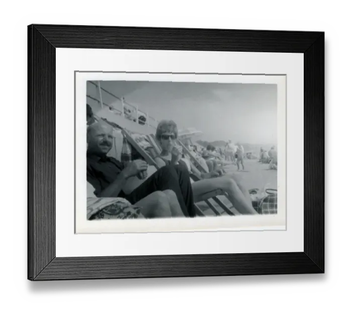 Framed Print : Holidaymakers at the Seaside, Thought to be at Cowes, Isle o Framed Print : Holidaymakers at the Seaside, Thought to be at Cowes, Isle o