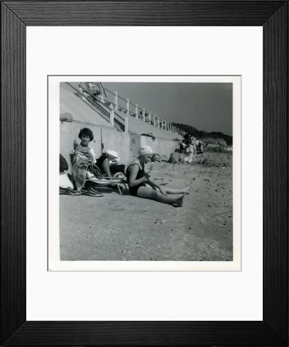 Framed Print : Holidaymakers at the Seaside, Thought to be at Cowes, Isle o Framed Print : Holidaymakers at the Seaside, Thought to be at Cowes, Isle o
