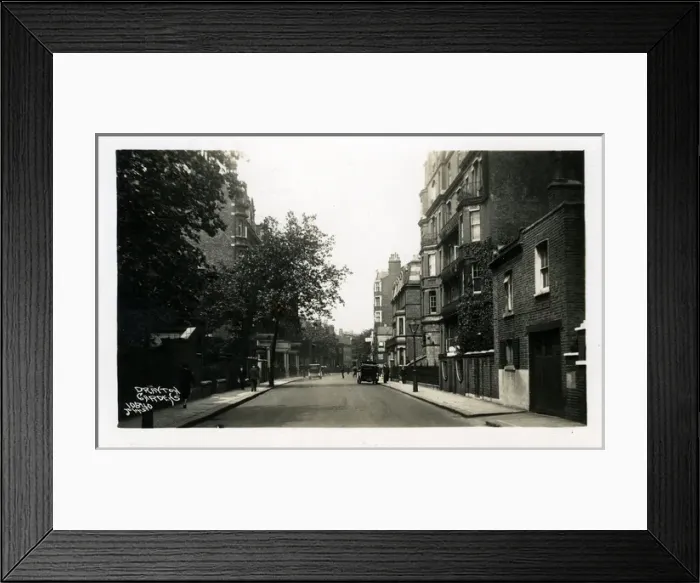 Framed Print : Drayton Gardens, Chelsea, London, England Framed Print : Drayton Gardens, Chelsea, London, England