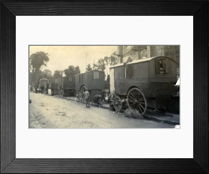 Framed Print : Gypsy  /  Gitan Caravans, Dives-Sur-Mer, H鲯uville-Saint-Clair