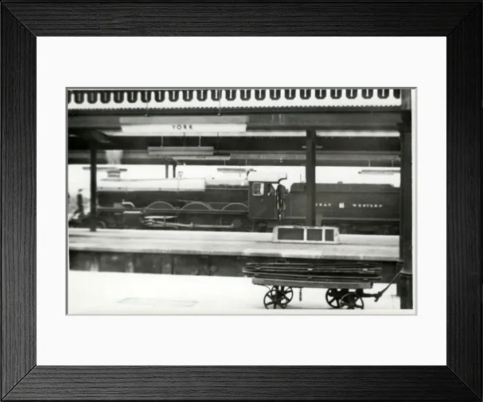 Framed Print : 7029 Great Western Steam Locomotive Clun Castle 4-6-0 Framed Print : 7029 Great Western Steam Locomotive Clun Castle 4-6-0