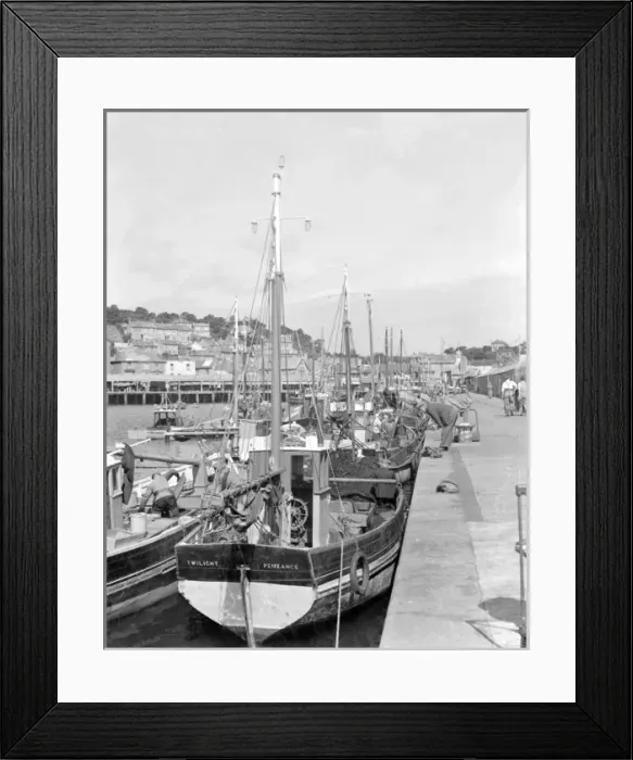Framed Print : Fishing boats in Newlyn Harbour, Cornwall Framed Print : Fishing boats in Newlyn Harbour, Cornwall