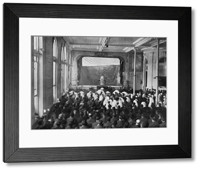 Framed Print : Ellaline Terriss entertaining soldiers at Boulogne hospital Framed Print : Ellaline Terriss entertaining soldiers at Boulogne hospital