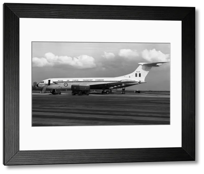 Framed Print : Vickers VC10 C1 XR808 10 Sqn RAF Lyneham 1967 Framed Print : Vickers VC10 C1 XR808 10 Sqn RAF Lyneham 1967