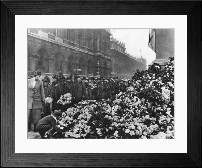 Framed Print : Floral tributes at the Cenotaph, November 1920 Framed Print : Floral tributes at the Cenotaph, November 1920
