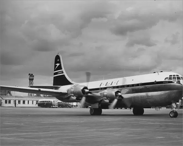 Boeing 377 Stratocruiser - BOAC taxying