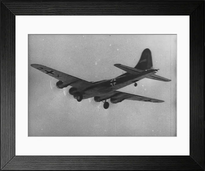 Framed Print : Boeing B-17F captured, flying Framed Print : Boeing B-17F captured, flying