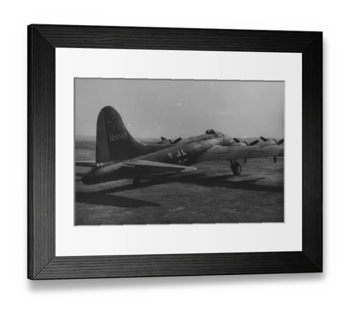 Framed Print : Boeing B-17F captured, (on the ground) Framed Print : Boeing B-17F captured, (on the ground)