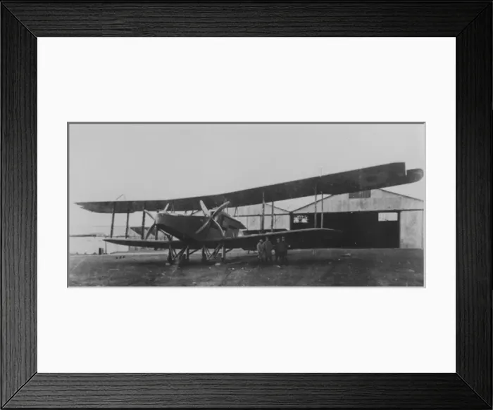 Framed Print : Handley Page 0-100, (on the ground) Framed Print : Handley Page 0-100, (on the ground)