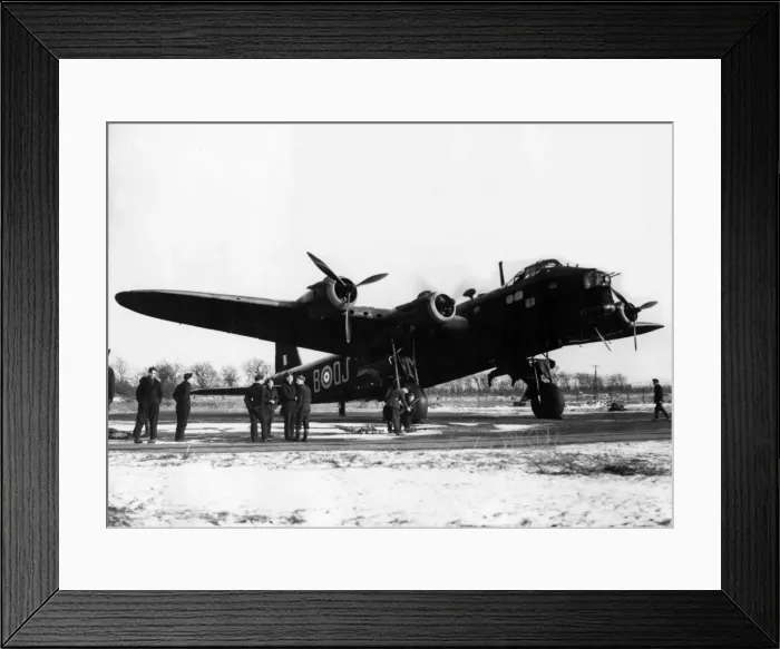 Framed Print : Short S29 Stirling I front (running-up) Framed Print : Short S29 Stirling I front (running-up)