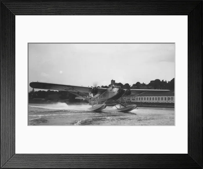Framed Print : Short S11 Valetta running on water Framed Print : Short S11 Valetta running on water