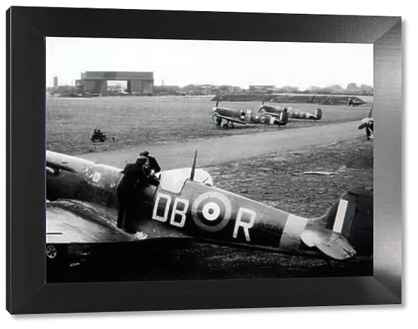 Supermarine Spitfire IIAs of 411 Squadron, Digby Lincs