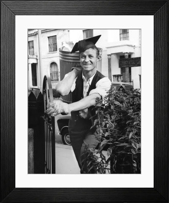 Framed Print : Refuse collector at work on a Balham street, SW London Framed Print : Refuse collector at work on a Balham street, SW London