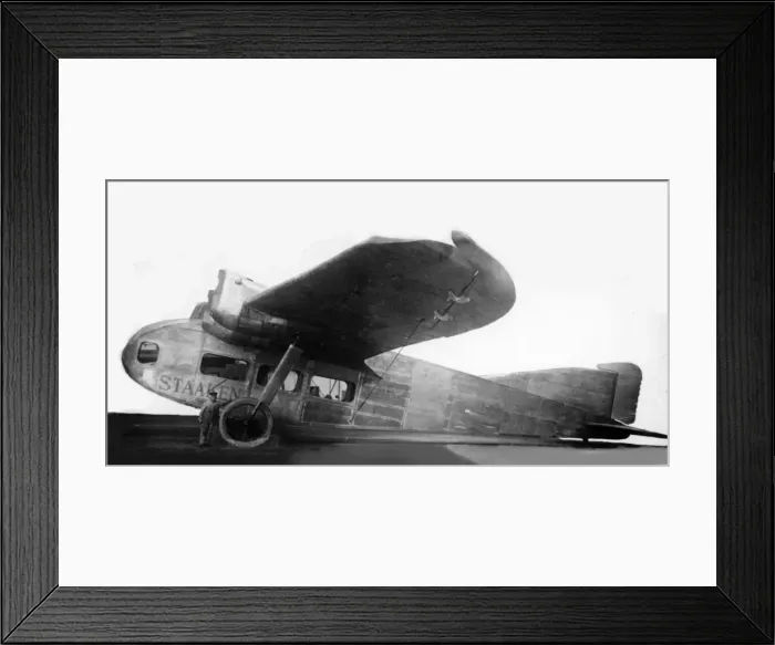 Framed Print : Zeppelin Staaken (side view, on the ground) Framed Print : Zeppelin Staaken (side view, on the ground)