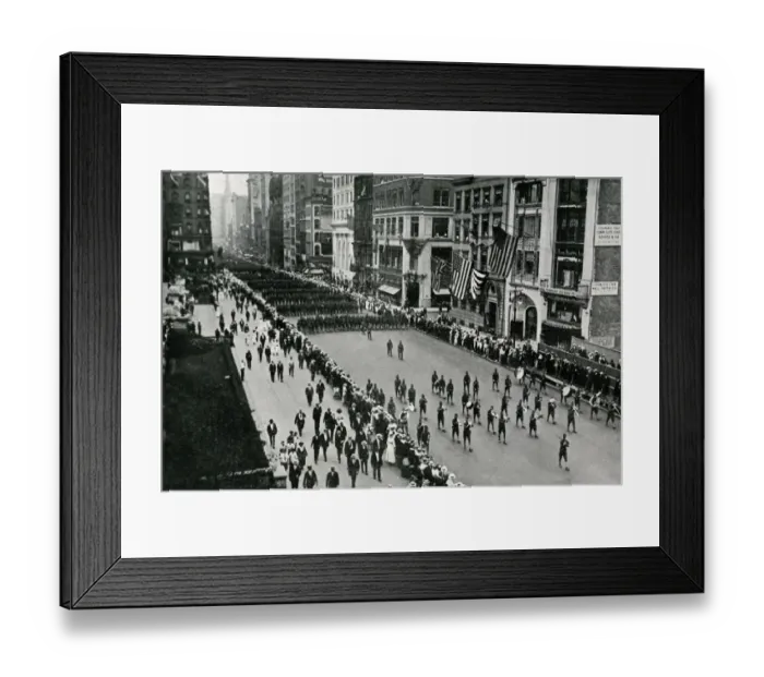 Framed Print : WW1 - American troops parade in New York Framed Print : WW1 - American troops parade in New York