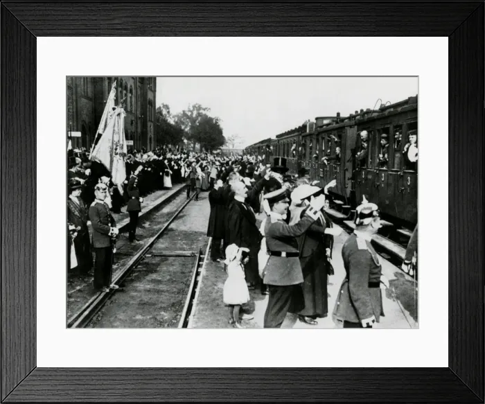 Framed Print : WW1 - German troops leave for front Framed Print : WW1 - German troops leave for front