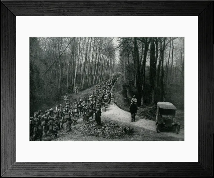 Framed Print : WW1 - French march towards the firing Framed Print : WW1 - French march towards the firing