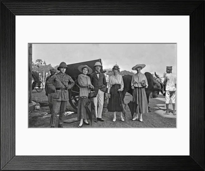Framed Print : Group of colonials in India