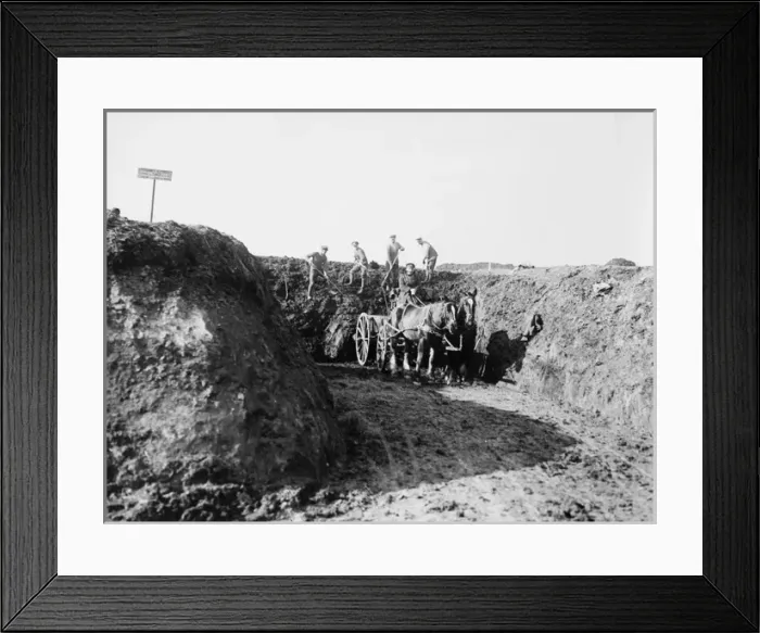 Framed Print : Soldiers on the Western Front, WW1 Framed Print : Soldiers on the Western Front, WW1