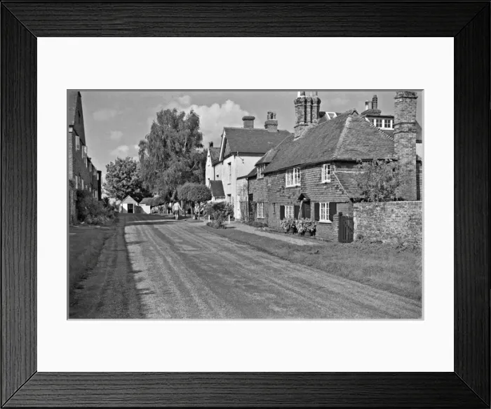 Framed Print : A row of picturesque cottages in a lane Framed Print : A row of picturesque cottages in a lane