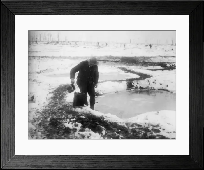 Framed Print : Soldier in the snow on the Western Front, WW1 Framed Print : Soldier in the snow on the Western Front, WW1