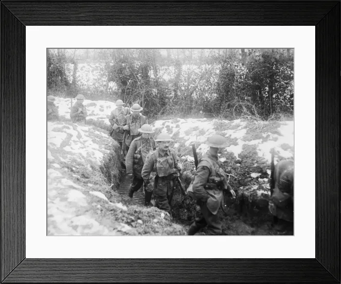 Framed Print : Soldiers in the snow on the Western Front, WW1 Framed Print : Soldiers in the snow on the Western Front, WW1
