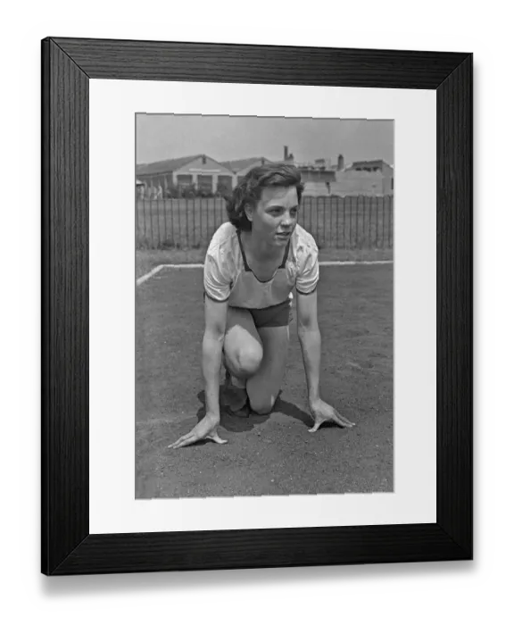 Framed Print : Woman athlete in starting position Framed Print : Woman athlete in starting position