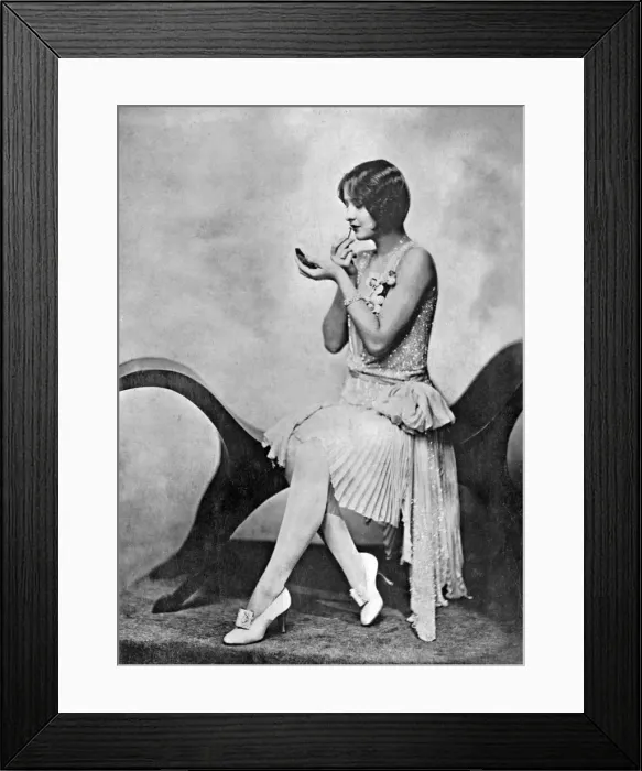 Framed Print : Fashionable woman applying lipstick Framed Print : Fashionable woman applying lipstick