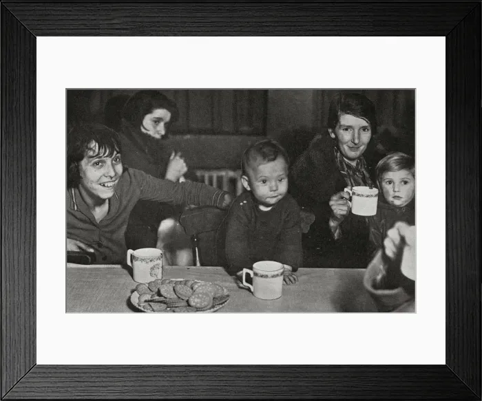 Framed Print : Cecil House, Harrow Road, London - Mother and children Framed Print : Cecil House, Harrow Road, London - Mother and children