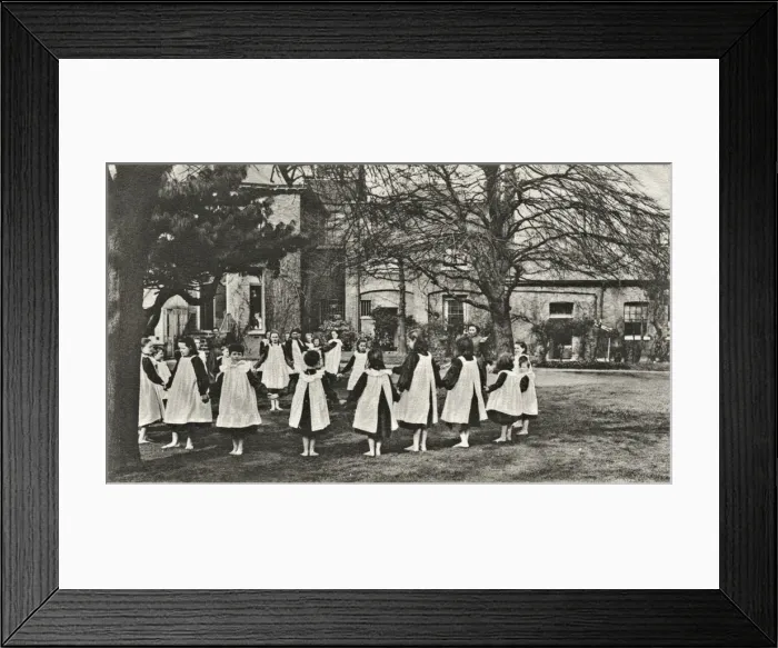 Framed Print : The Nest, Clapton - Garden Framed Print : The Nest, Clapton - Garden