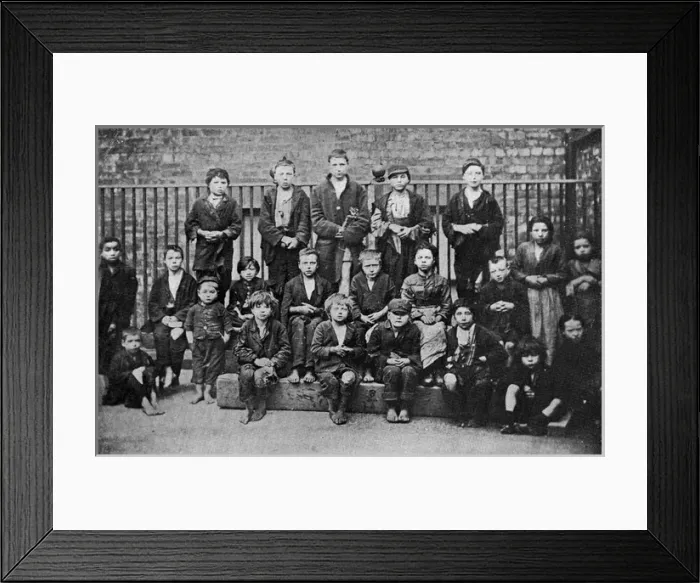 Framed Print : Liverpool Robins Christmas Dinner Guests Framed Print : Liverpool Robins Christmas Dinner Guests