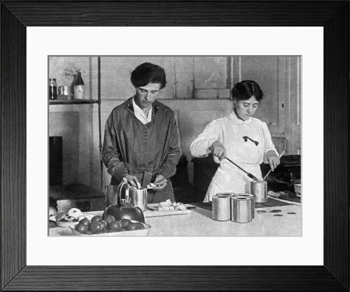 Framed Print : Food Economy Campaign, WWI - Canning Apples