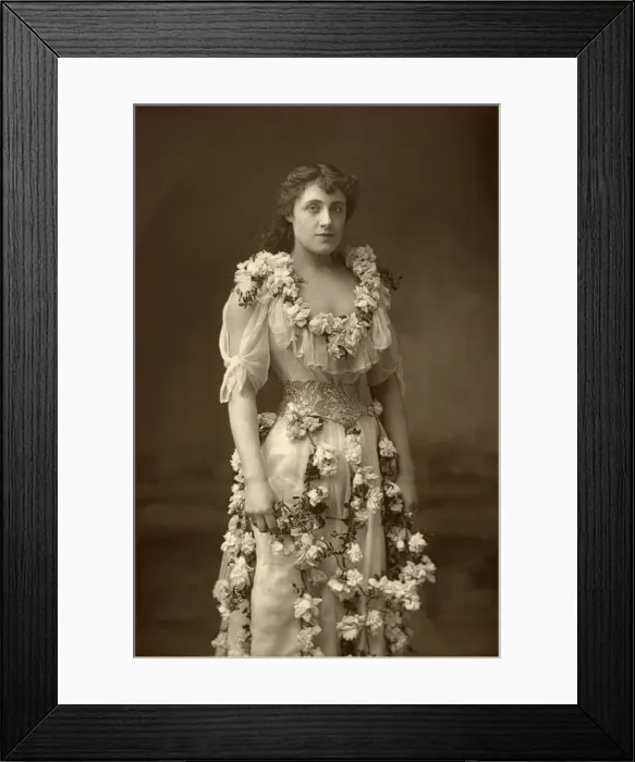 Framed Print : Julia Neilson - English actress Framed Print : Julia Neilson - English actress