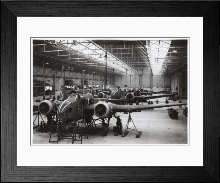 Framed Print : Handley Page construction, Smalesbury, Lancashire, WW2 Framed Print : Handley Page construction, Smalesbury, Lancashire, WW2