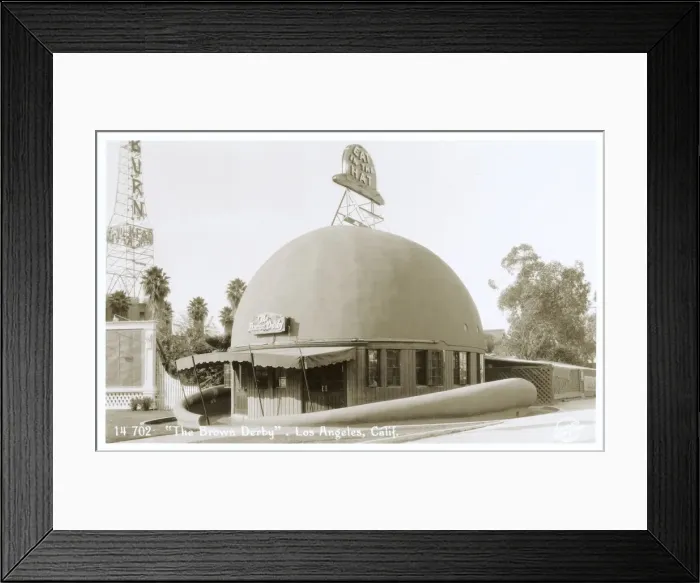 Framed Print : The Brown Derby, Wilshire Boulevard, Los Angeles, USA Framed Print : The Brown Derby, Wilshire Boulevard, Los Angeles, USA