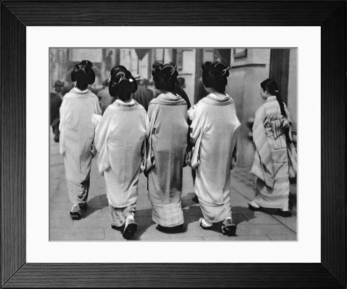 Framed Print : Japanese Geishas wearing summer Kimonos Framed Print : Japanese Geishas wearing summer Kimonos
