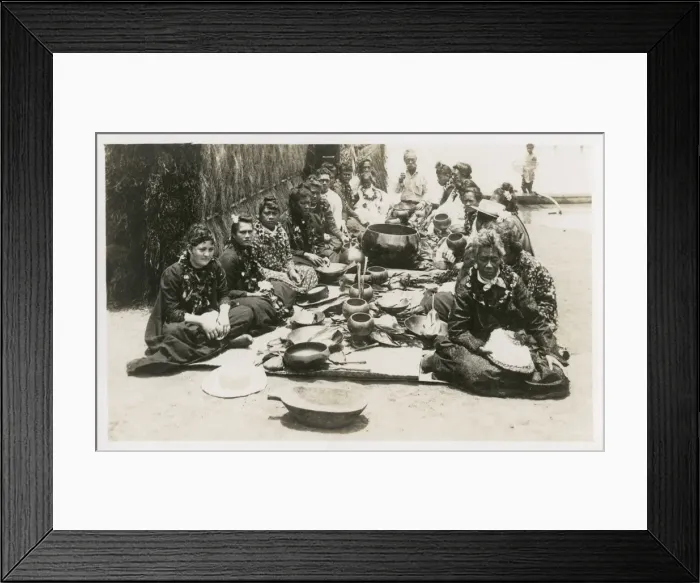 Framed Print : Meal on the beach, Hawaii, USA Framed Print : Meal on the beach, Hawaii, USA